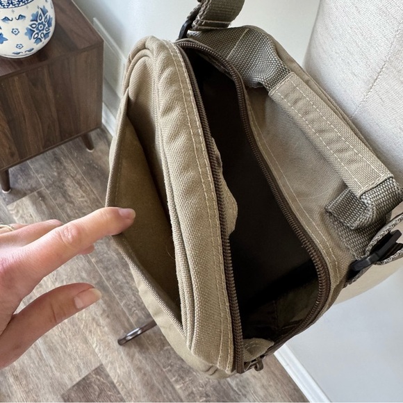 Vintage Eddie Bauer Camera Khaki Utility Crossbody Bag - Picture 5 of 10